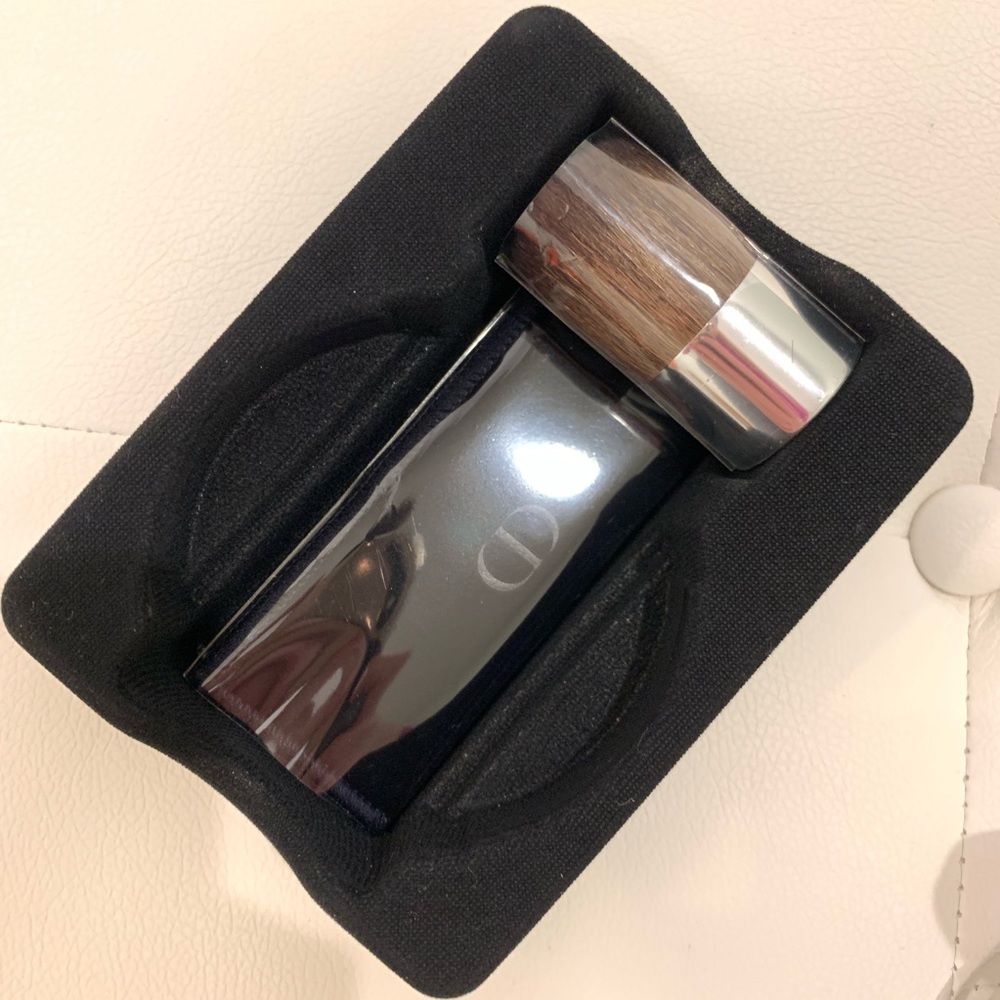 DIOR Nude Air Luminizer 002 - Picture 3 of 4
